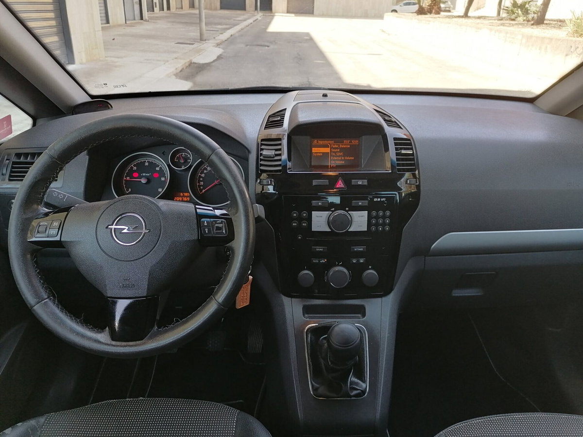 Opel Zafira 1.9 16V CDTI 150CV aut. Cosmo (10)