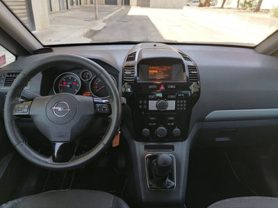 Opel Zafira 1.9 16V CDTI 150CV aut. Cosmo (10)