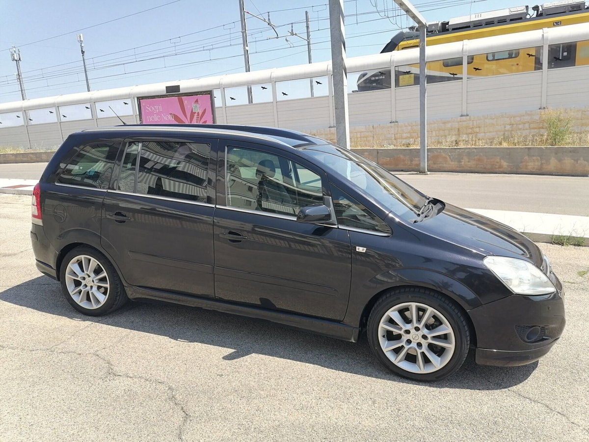 Opel Zafira 1.9 16V CDTI 150CV aut. Cosmo (3)