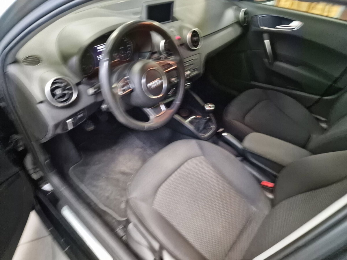 Audi A1 1.4 TFSI S tronic 119g Attraction (7)