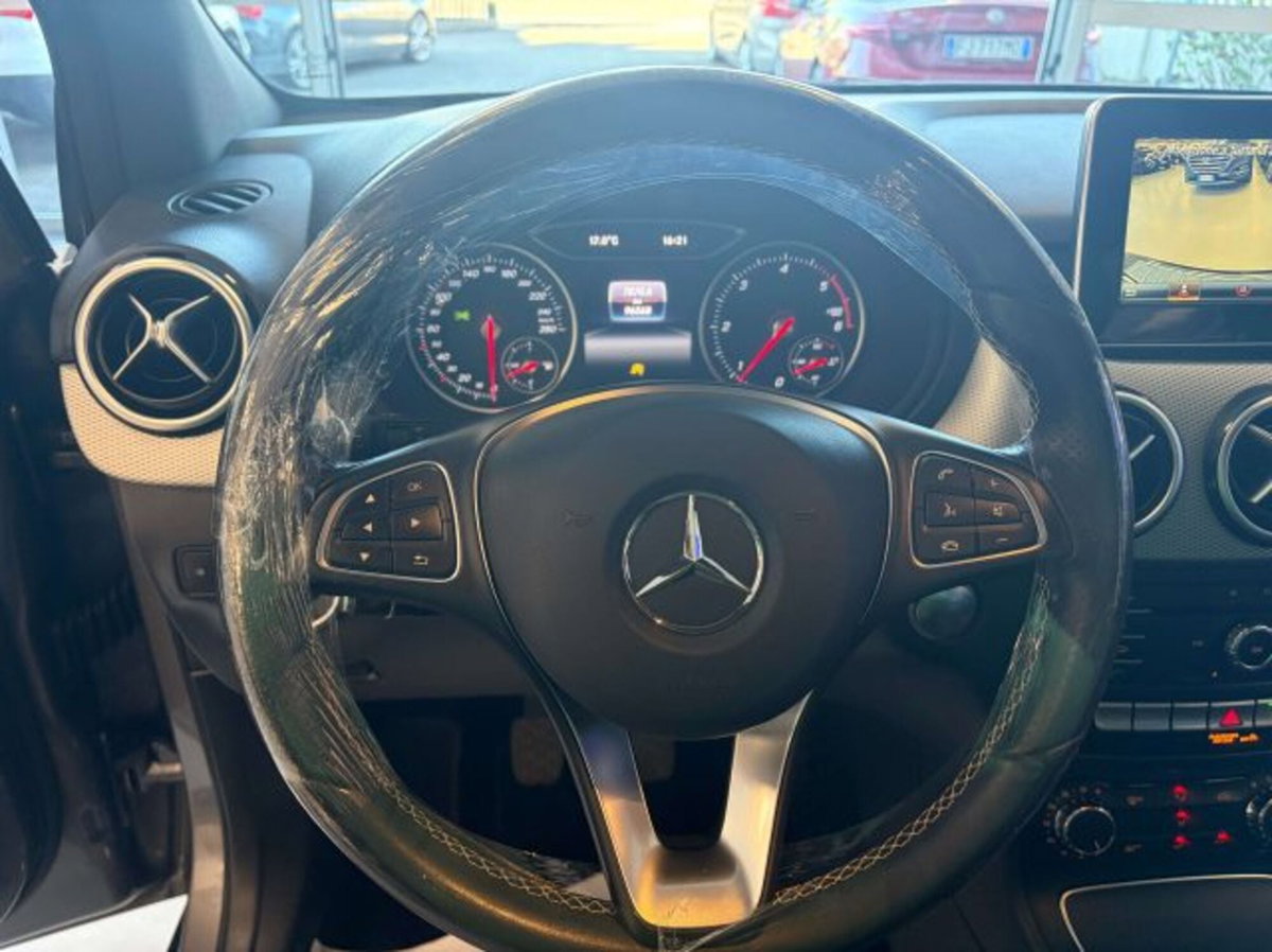 Mercedes-Benz Classe B 180 d Premium (5)