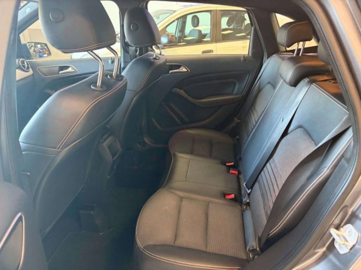 Mercedes-Benz Classe B 180 d Premium (8)