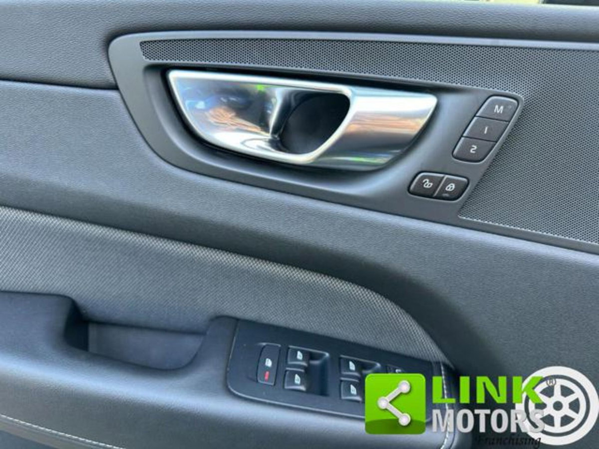 Volvo XC60 B4 Geartronic R-design (16)