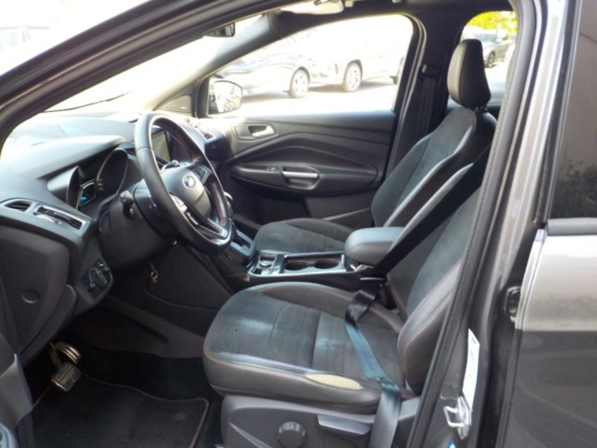 Ford Kuga 1.5 TDCI 120 CV S&S 2WD Powershift ST-Line (2)
