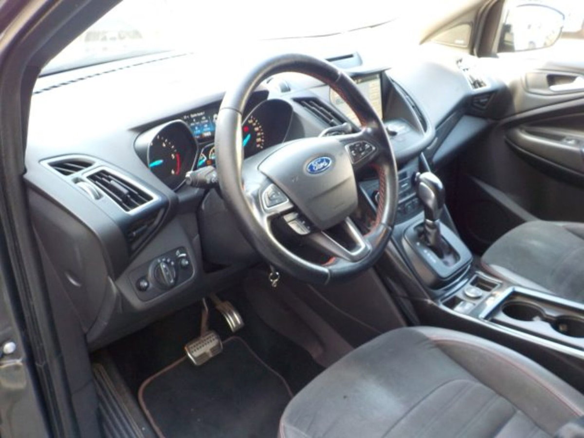 Ford Kuga 1.5 TDCI 120 CV S&S 2WD Powershift ST-Line (3)