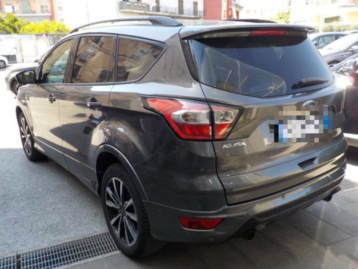 Ford Kuga 1.5 TDCI 120 CV S&S 2WD Powershift ST-Line (7)