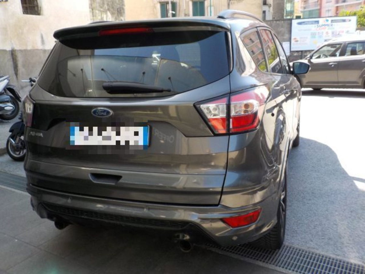 Ford Kuga 1.5 TDCI 120 CV S&S 2WD Powershift ST-Line (8)