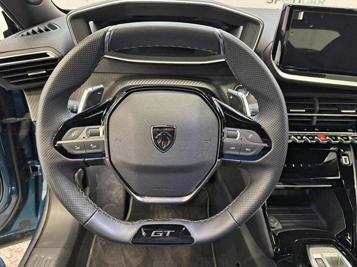 Peugeot 2008 1.2 hybrid GT Exclusive 145cv e-dcs6 (11)