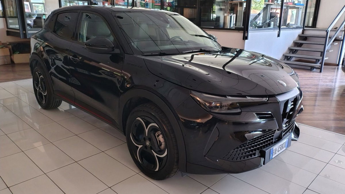 Alfa Romeo Junior 1.2 ibrida Speciale 145cv edct6 (3)