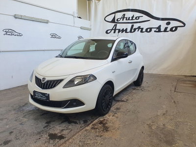 Lancia Ypsilon 1.0 FireFly 5 porte S&S Hybrid Ecochic Silver usata