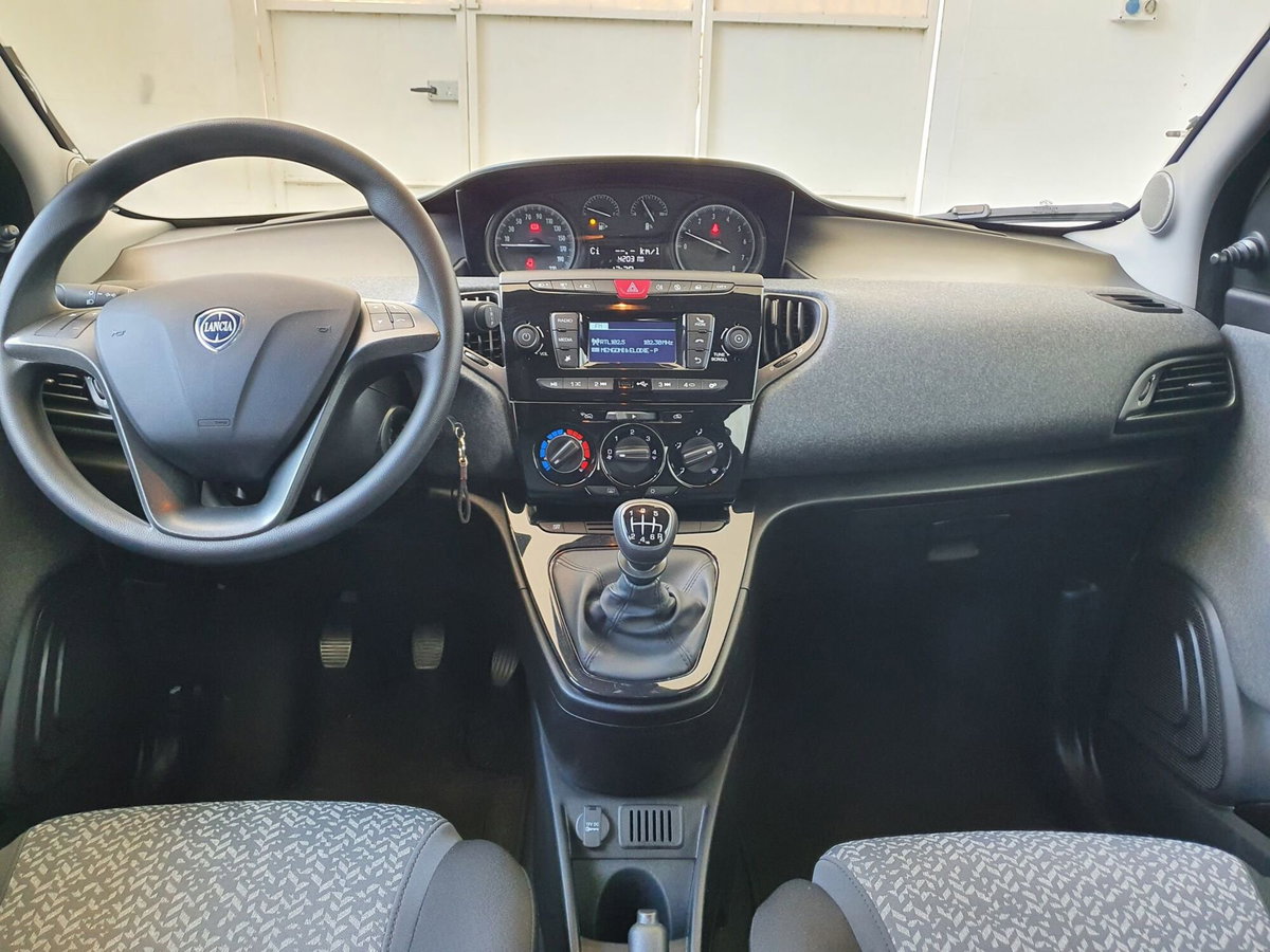 Lancia Ypsilon 1.0 FireFly 5 porte S&S Hybrid Ecochic Silver (10)