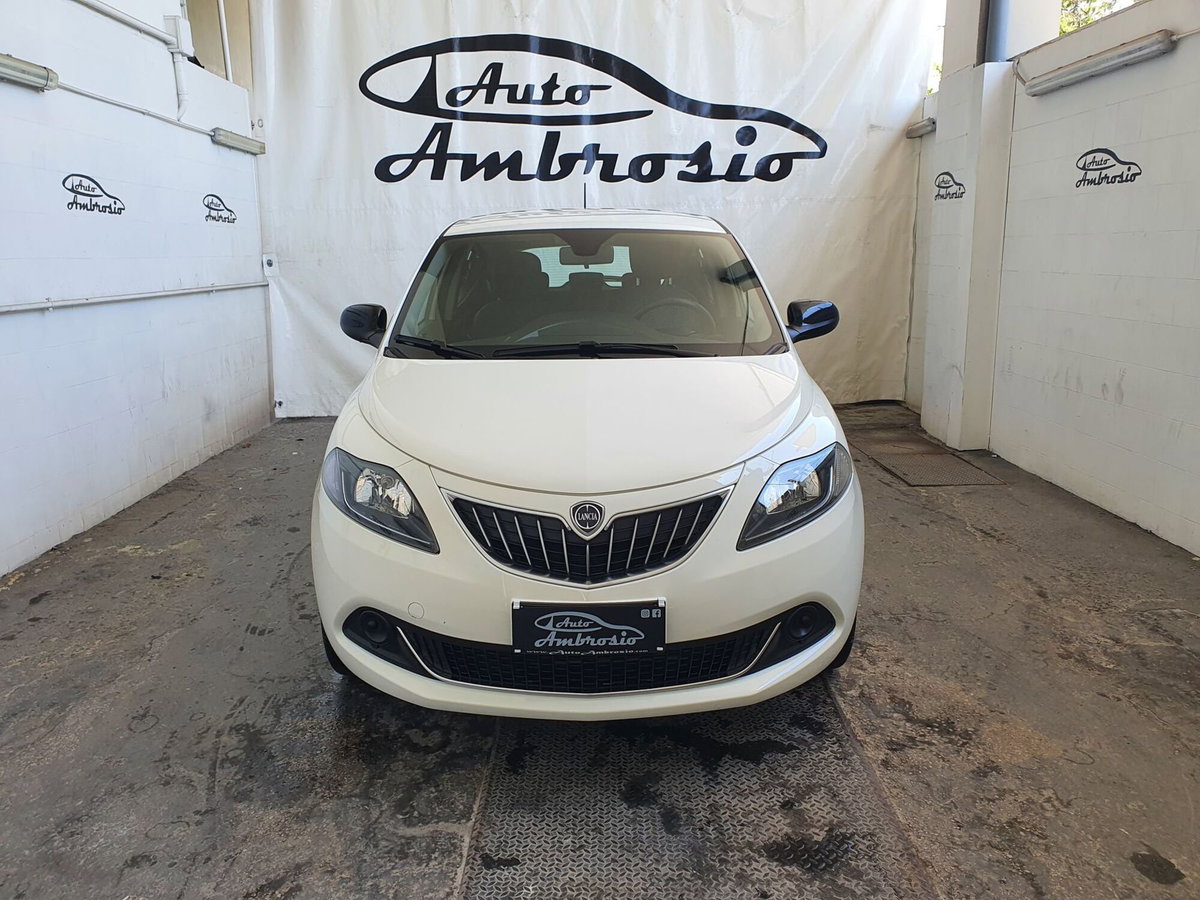 Lancia Ypsilon 1.0 FireFly 5 porte S&S Hybrid Ecochic Silver (2)