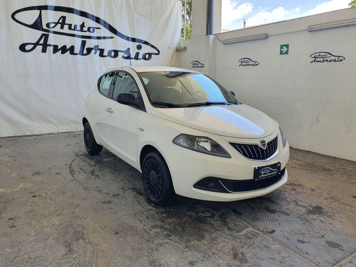 Lancia Ypsilon 1.0 FireFly 5 porte S&S Hybrid Ecochic Silver (3)