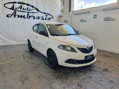 Lancia Ypsilon 1.0 FireFly 5 porte S&S Hybrid Ecochic Silver (3)