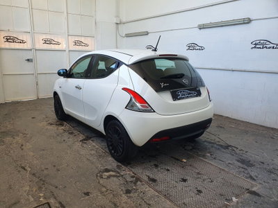 Lancia Ypsilon 1.0 FireFly 5 porte S&S Hybrid Ecochic Silver (4)