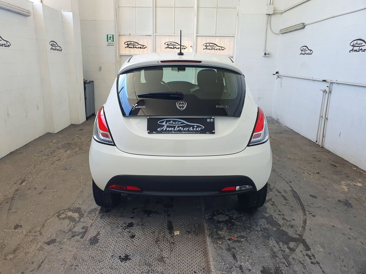 Lancia Ypsilon 1.0 FireFly 5 porte S&S Hybrid Ecochic Silver (5)