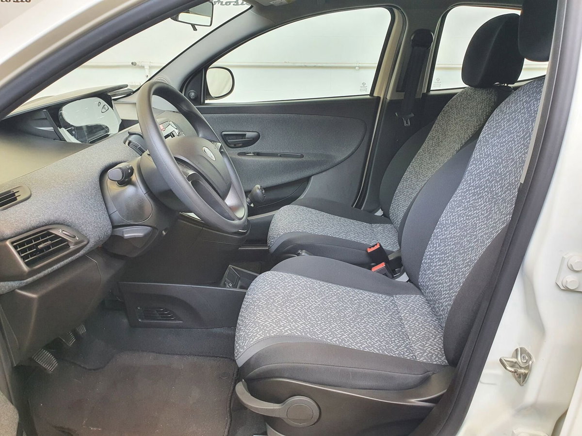 Lancia Ypsilon 1.0 FireFly 5 porte S&S Hybrid Ecochic Silver (7)