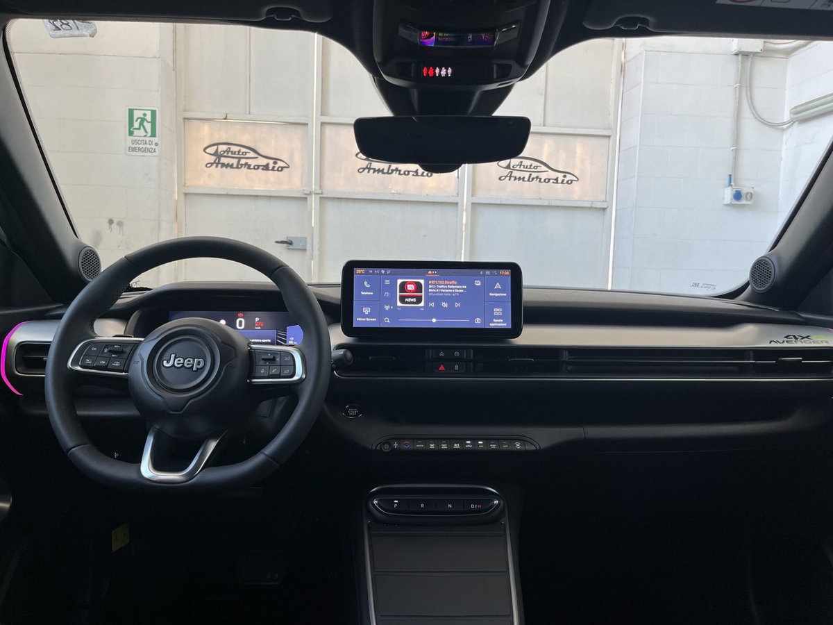Jeep Avenger 1.2 turbo e-hybrid mhev Overland 4xe 145cv edct6 (10)