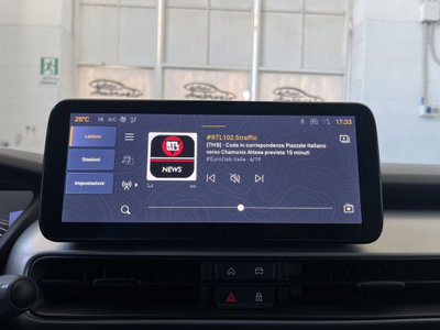 Jeep Avenger 1.2 turbo e-hybrid mhev Overland 4xe 145cv edct6 (11)