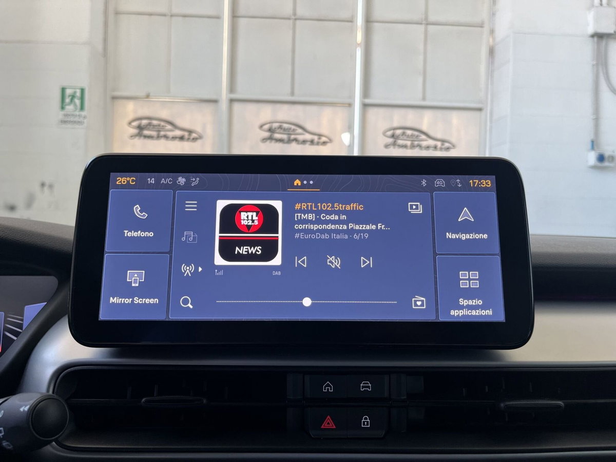 Jeep Avenger 1.2 turbo e-hybrid mhev Overland 4xe 145cv edct6 (12)