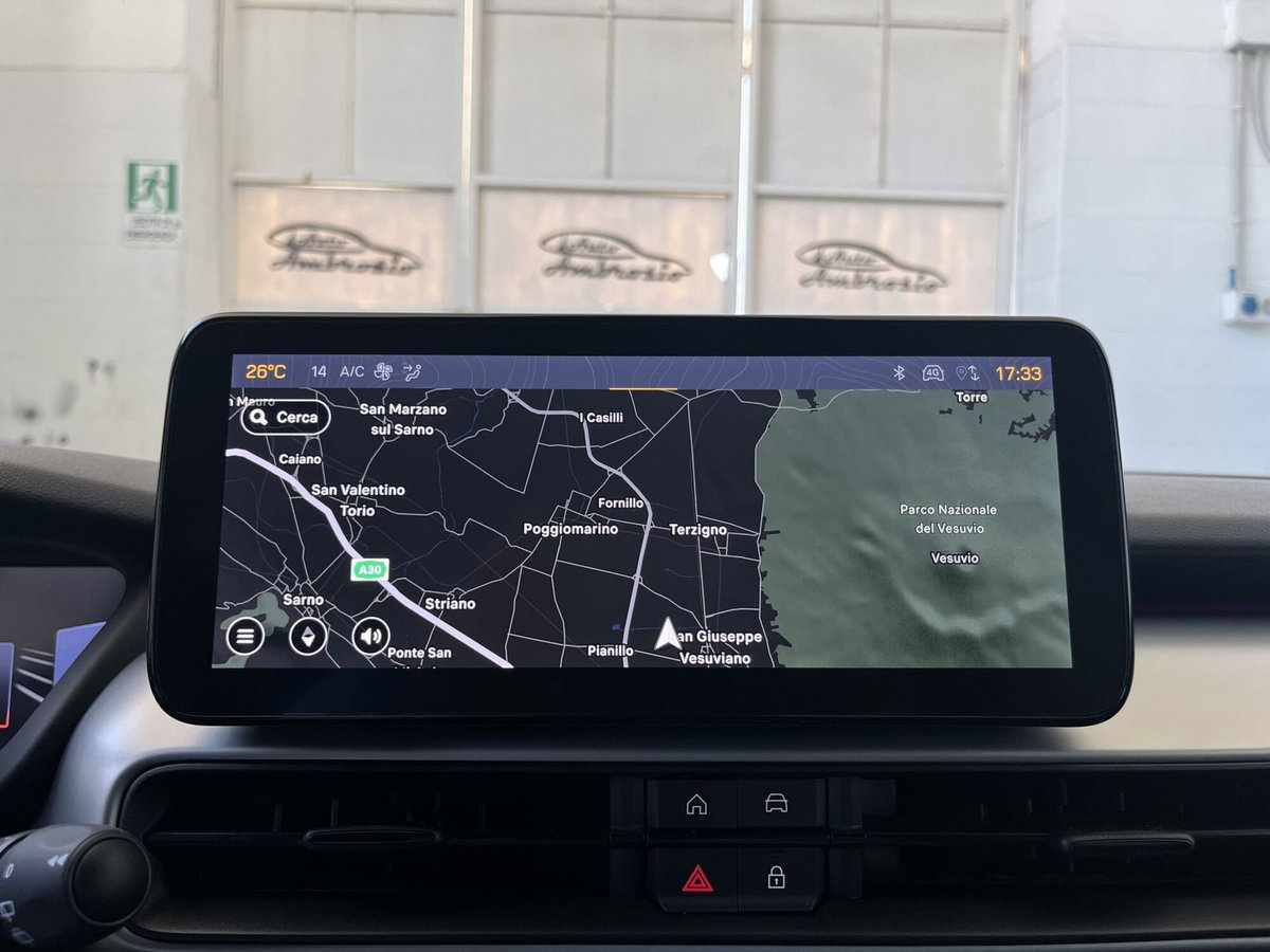 Jeep Avenger 1.2 turbo e-hybrid mhev Overland 4xe 145cv edct6 (13)