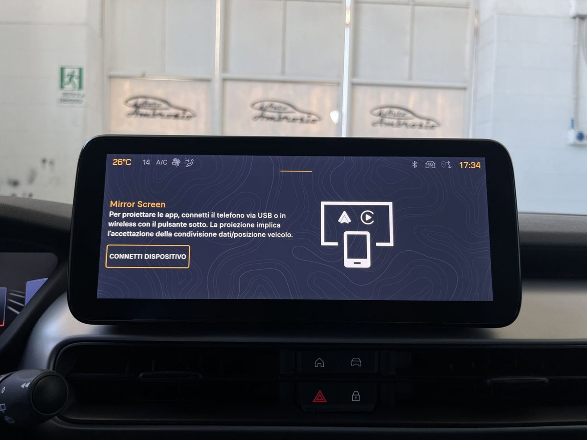 Jeep Avenger 1.2 turbo e-hybrid mhev Overland 4xe 145cv edct6 (14)