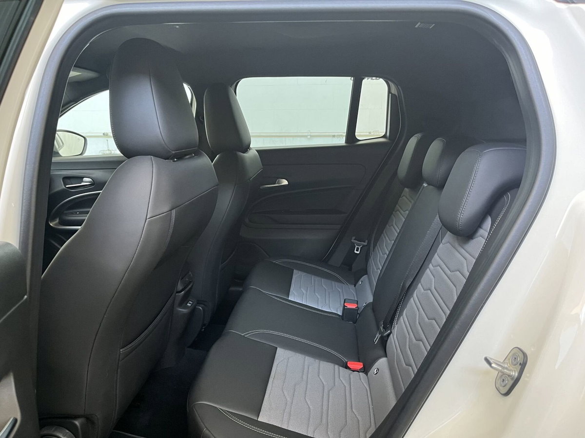 Jeep Avenger 1.2 turbo e-hybrid mhev Overland 4xe 145cv edct6 (8)