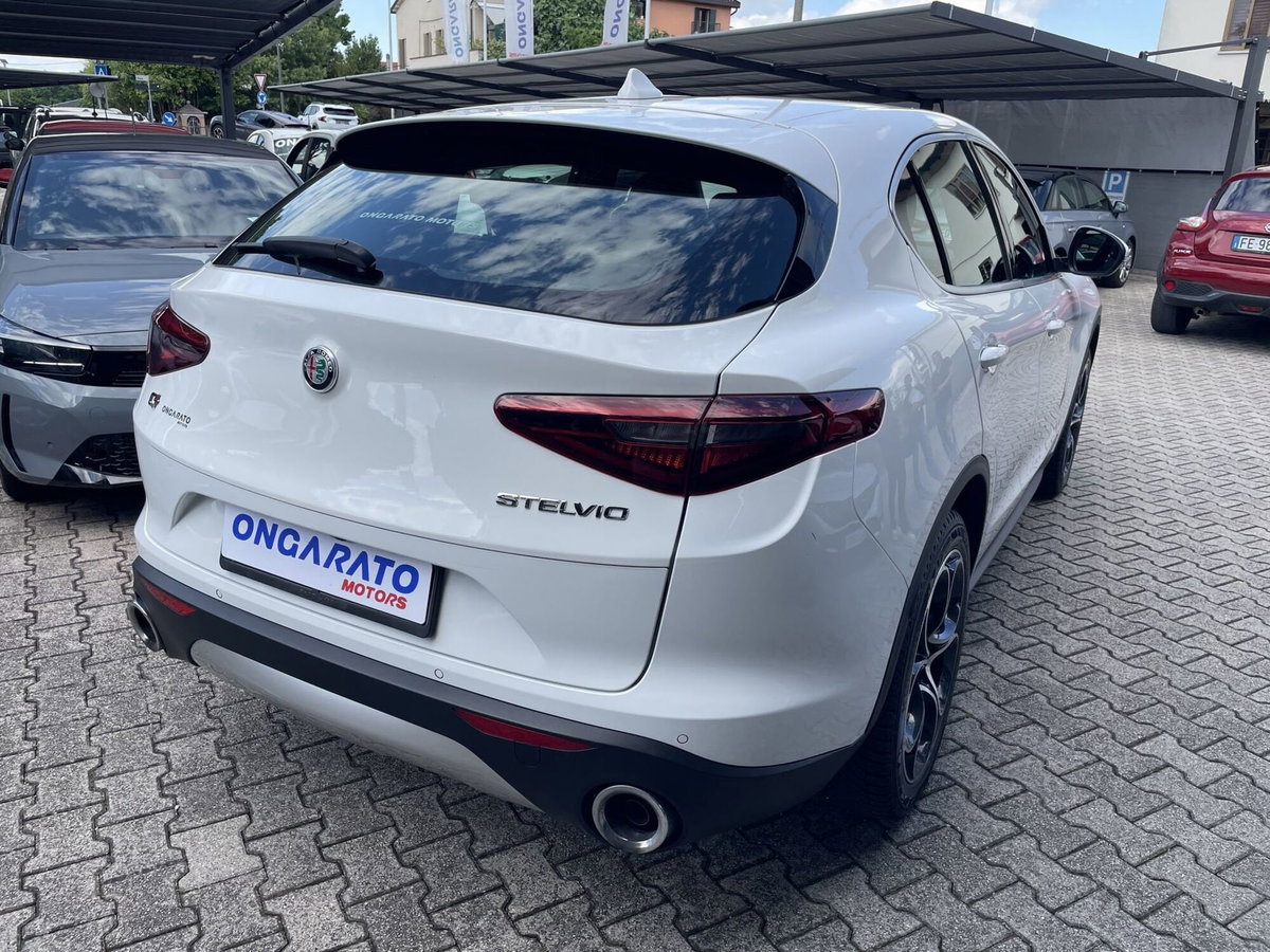 Alfa Romeo Stelvio Stelvio 2.2 Turbodiesel 210 CV AT8 Q4 Executive (4)