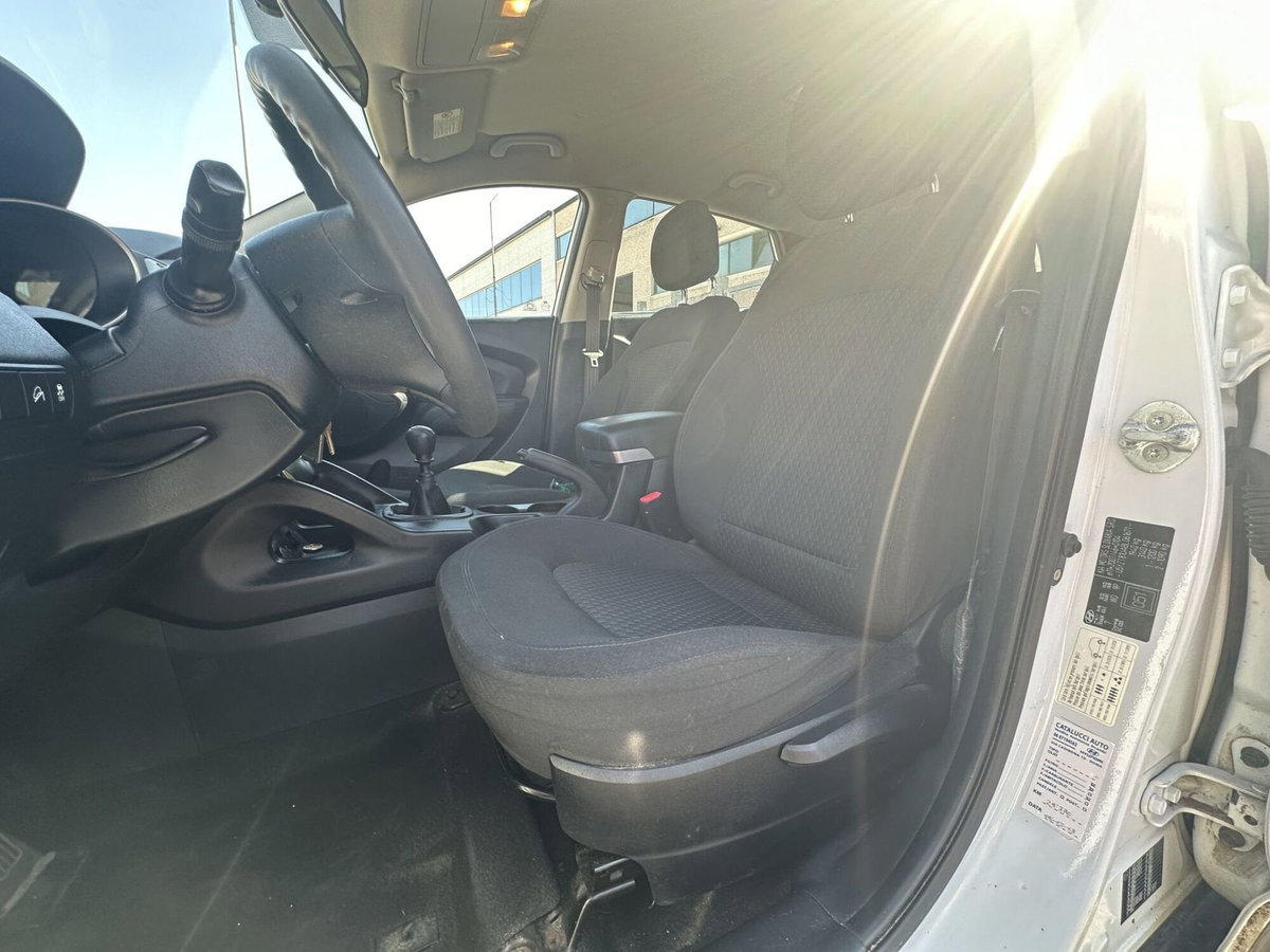 Hyundai ix35 1.7 CRDi 2WD Classic (10)