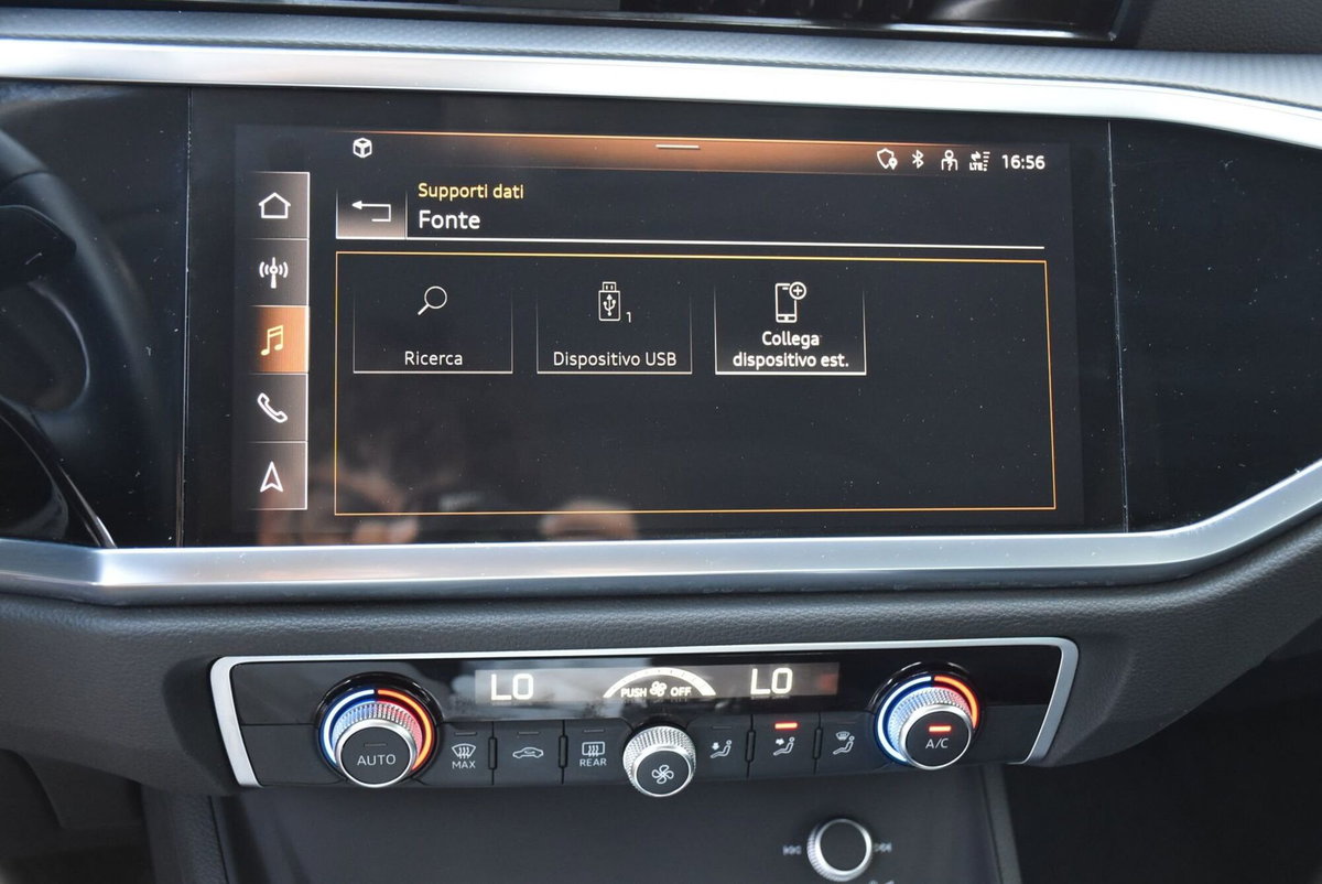 Audi Q3 35 TDI quattro S tronic Business (11)