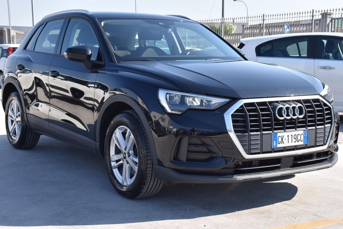 Audi Q3 35 TDI quattro S tronic Business (2)