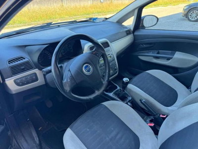 Fiat Punto 1.3 MJT II 75 CV 5 porte Easy (2)