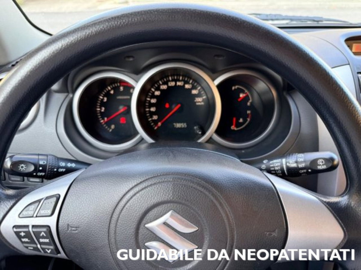 Suzuki Grand Vitara 1.9 DDiS 5 porte Crossover (11)