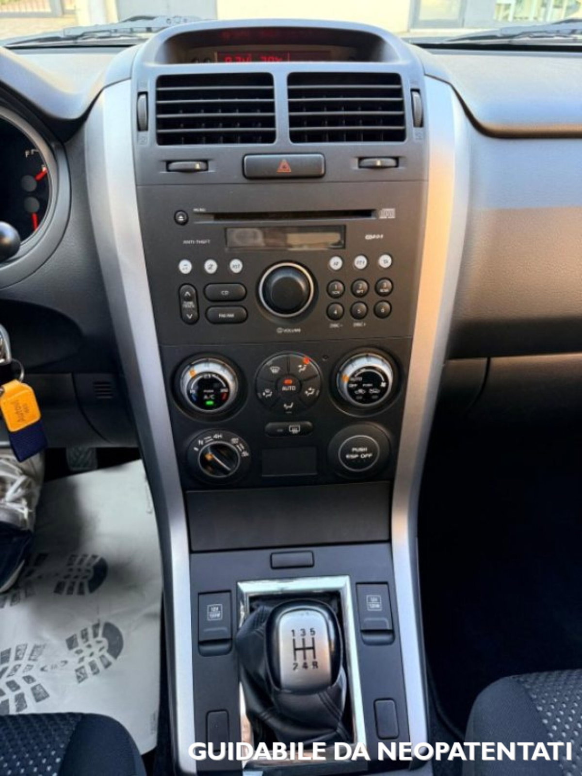 Suzuki Grand Vitara 1.9 DDiS 5 porte Crossover (12)