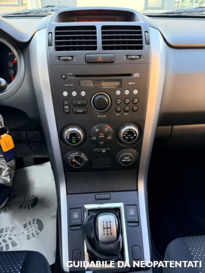 Suzuki Grand Vitara 1.9 DDiS 5 porte Crossover (12)