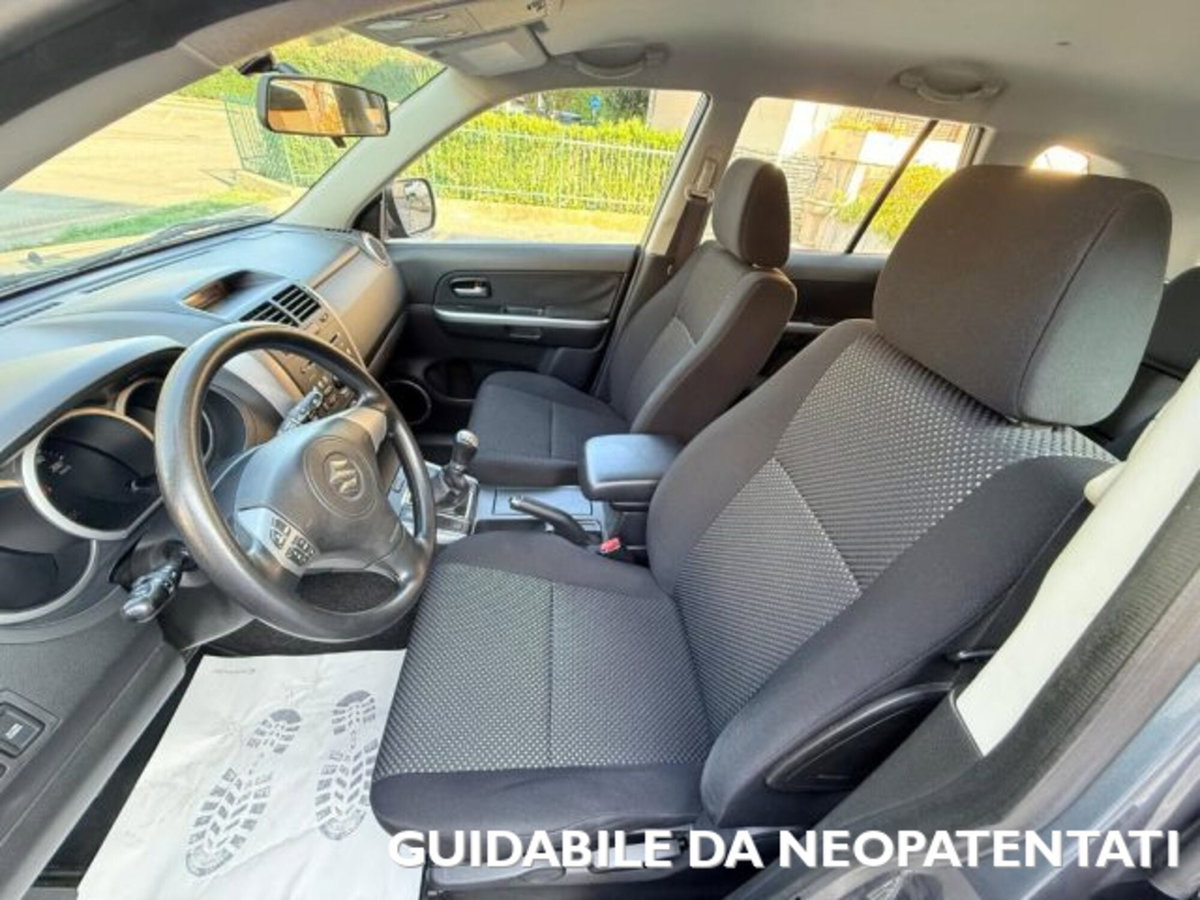 Suzuki Grand Vitara 1.9 DDiS 5 porte Crossover (8)