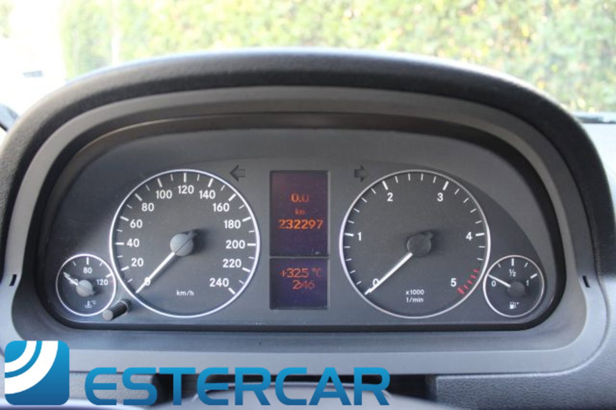 Mercedes-Benz Classe A 160 CDI AUTOMATIC Executive (14)