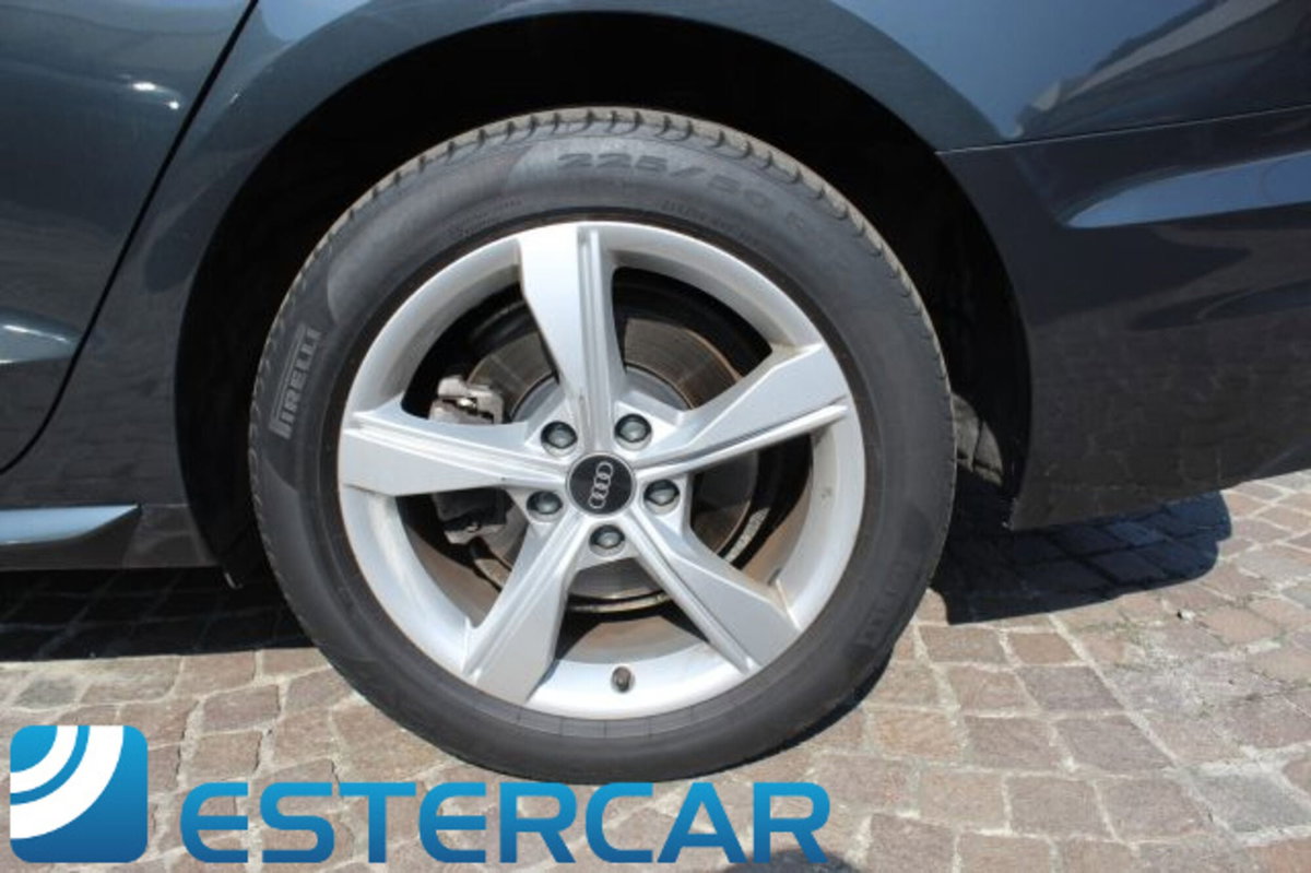 Audi A4 Avant 35 TDI/163 CV S tronic Business Advanced (18)