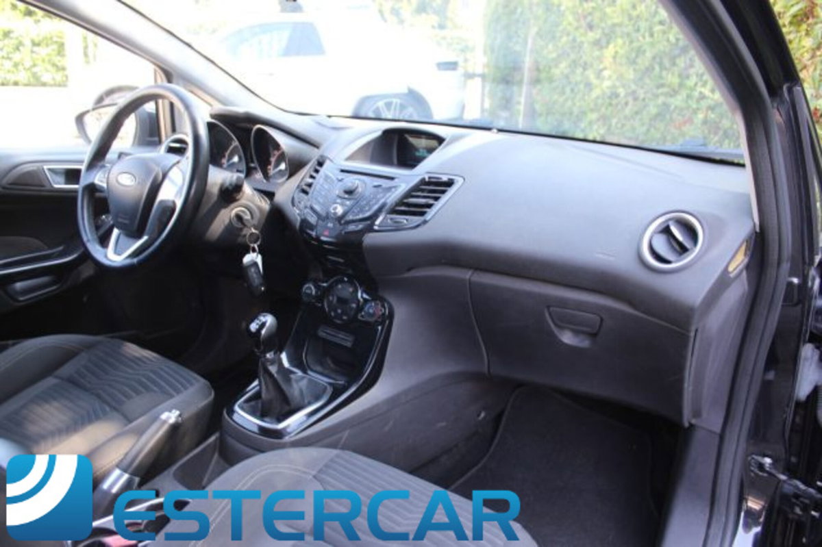 Ford Fiesta 1.5 TDCi 75CV 3 porte Titanium (10)