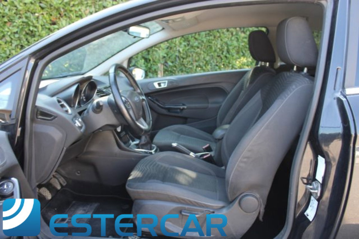 Ford Fiesta 1.5 TDCi 75CV 3 porte Titanium (4)