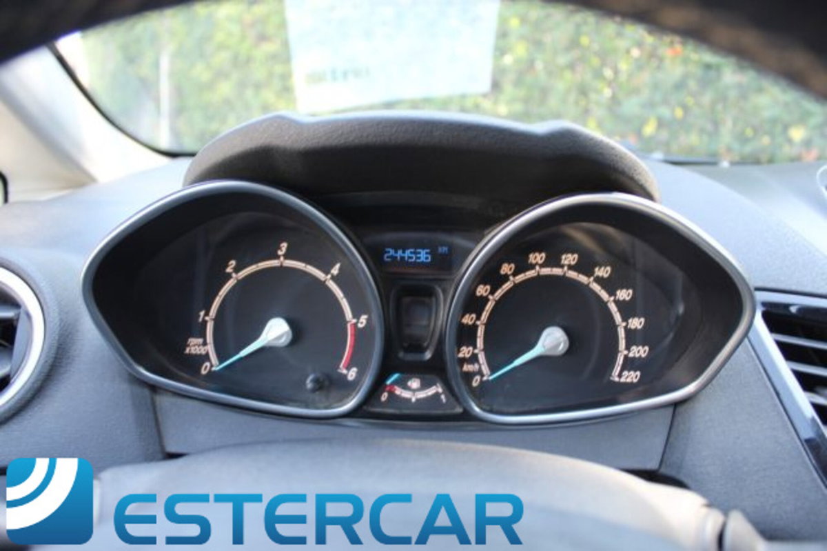 Ford Fiesta 1.5 TDCi 75CV 3 porte Titanium (8)