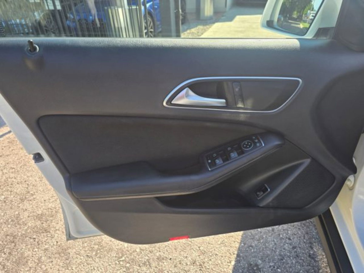 Mercedes-Benz GLA SUV 200 d Automatic Executive (17)