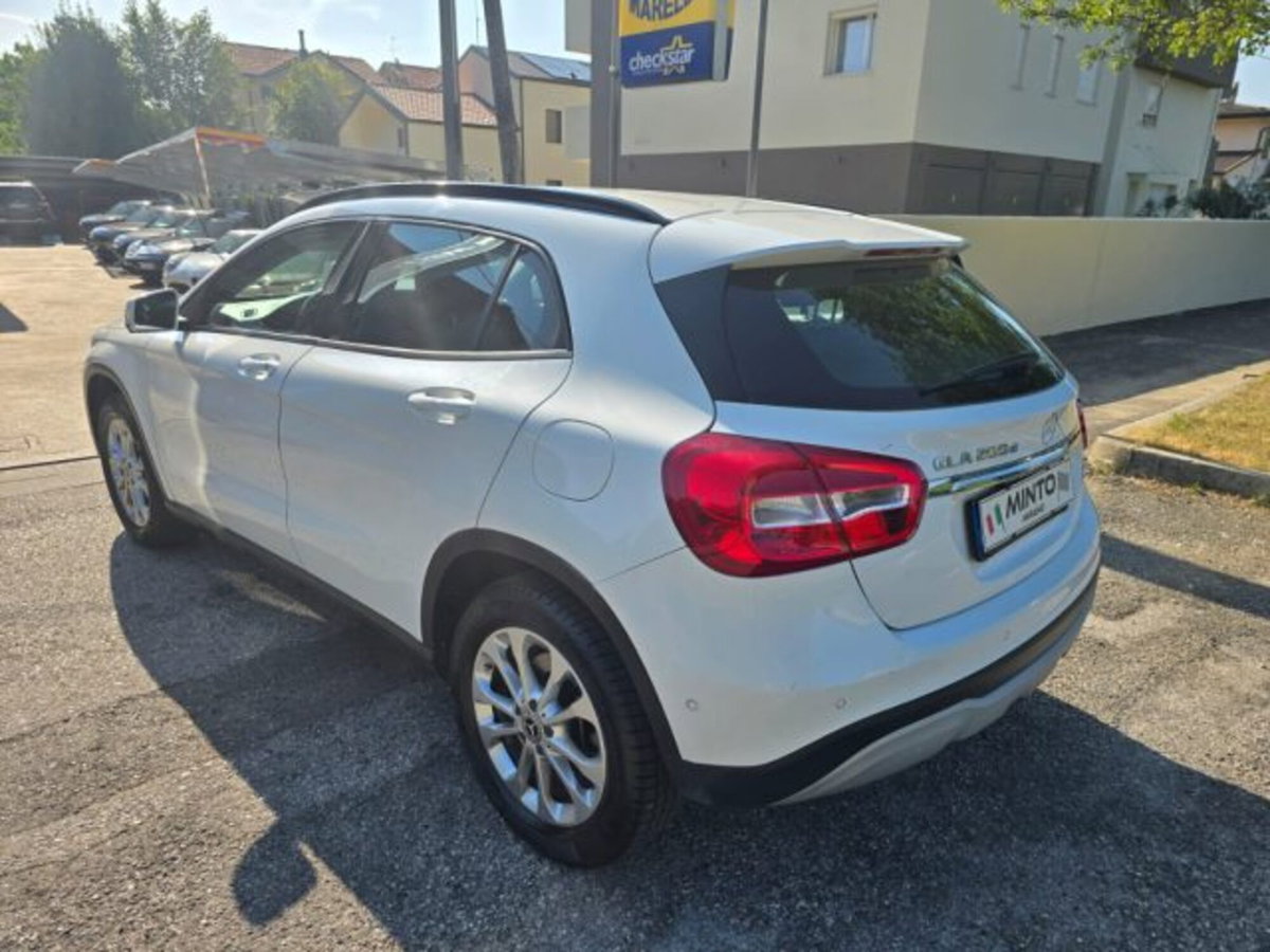 Mercedes-Benz GLA SUV 200 d Automatic Executive (2)