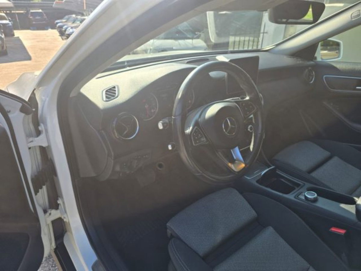 Mercedes-Benz GLA SUV 200 d Automatic Executive (6)