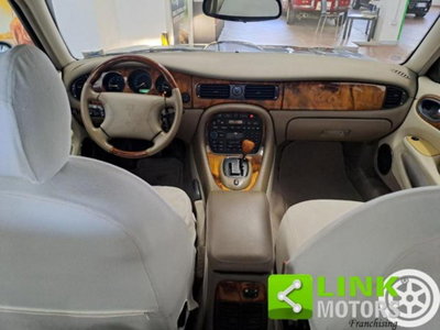 Jaguar XJ 3.2 cat Executive (13)