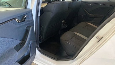 Skoda Kamiq 1.0 TSI 110 CV DSG Style (11)