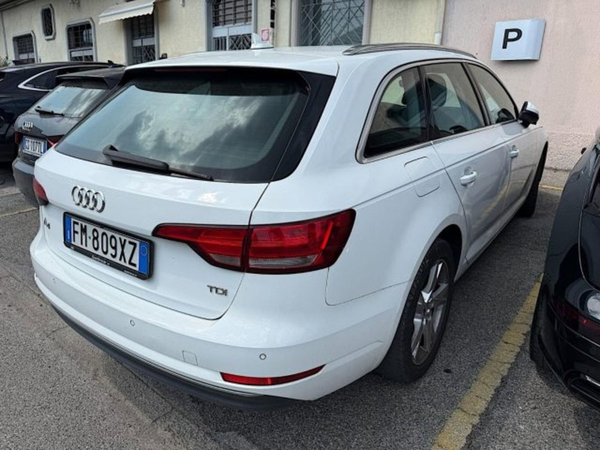 Audi A4 Avant 2.0 TDI 122 CV Business Sport (2)
