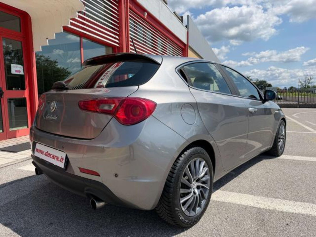 Alfa Romeo Giulietta 2.0 JTDm-2 Distinctive 170cv (11)