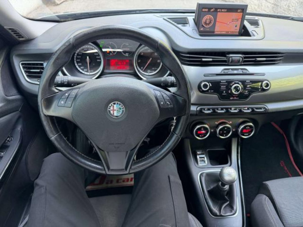 Alfa Romeo Giulietta 2.0 JTDm-2 Distinctive 170cv (12)