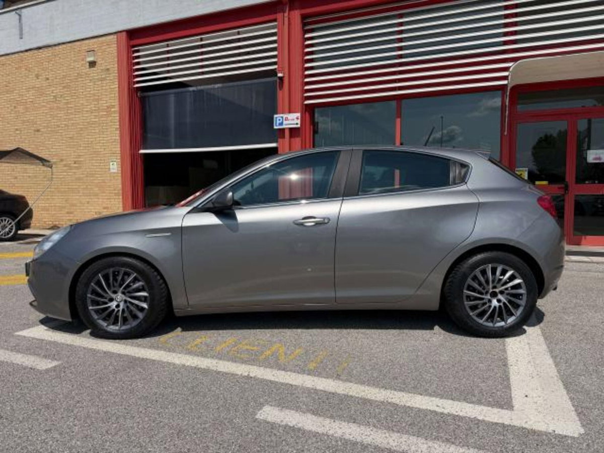 Alfa Romeo Giulietta 2.0 JTDm-2 Distinctive 170cv (3)